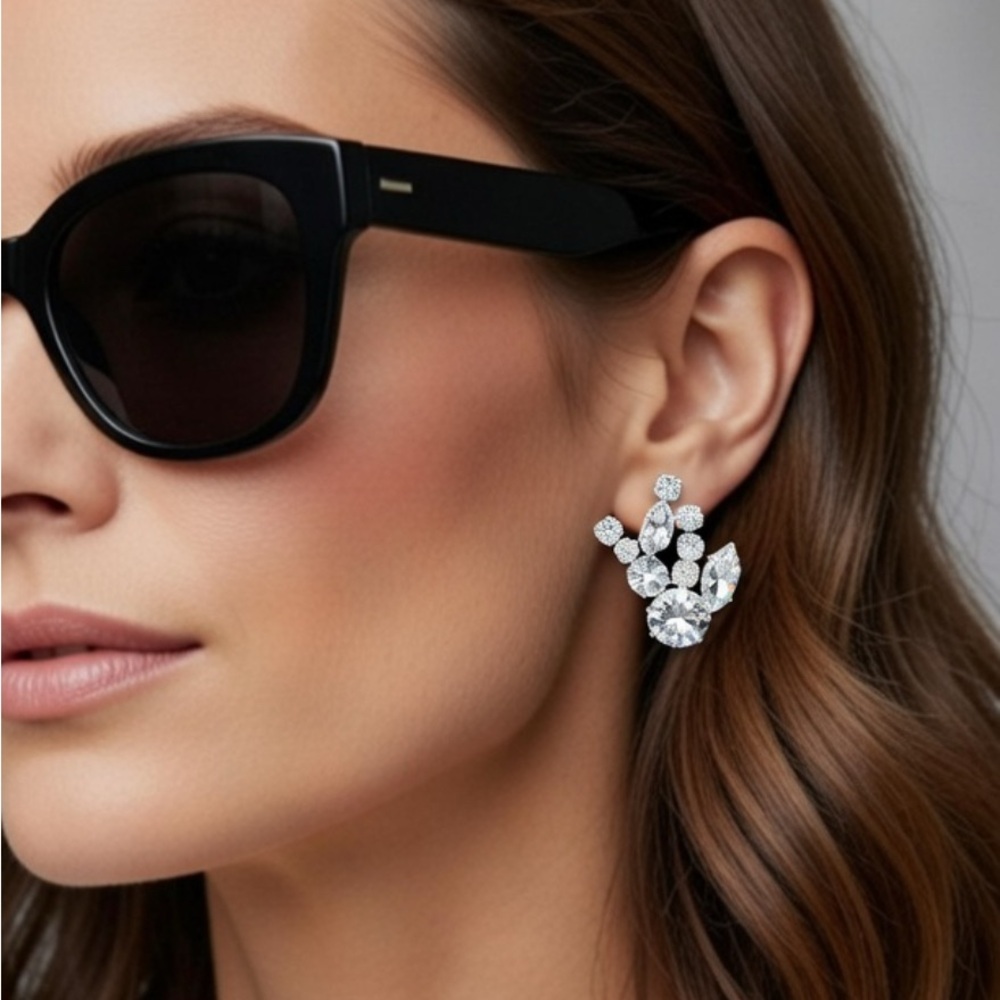 Vintage Austrian Marquise & Round Rhinestones in silver tone clip on earrings